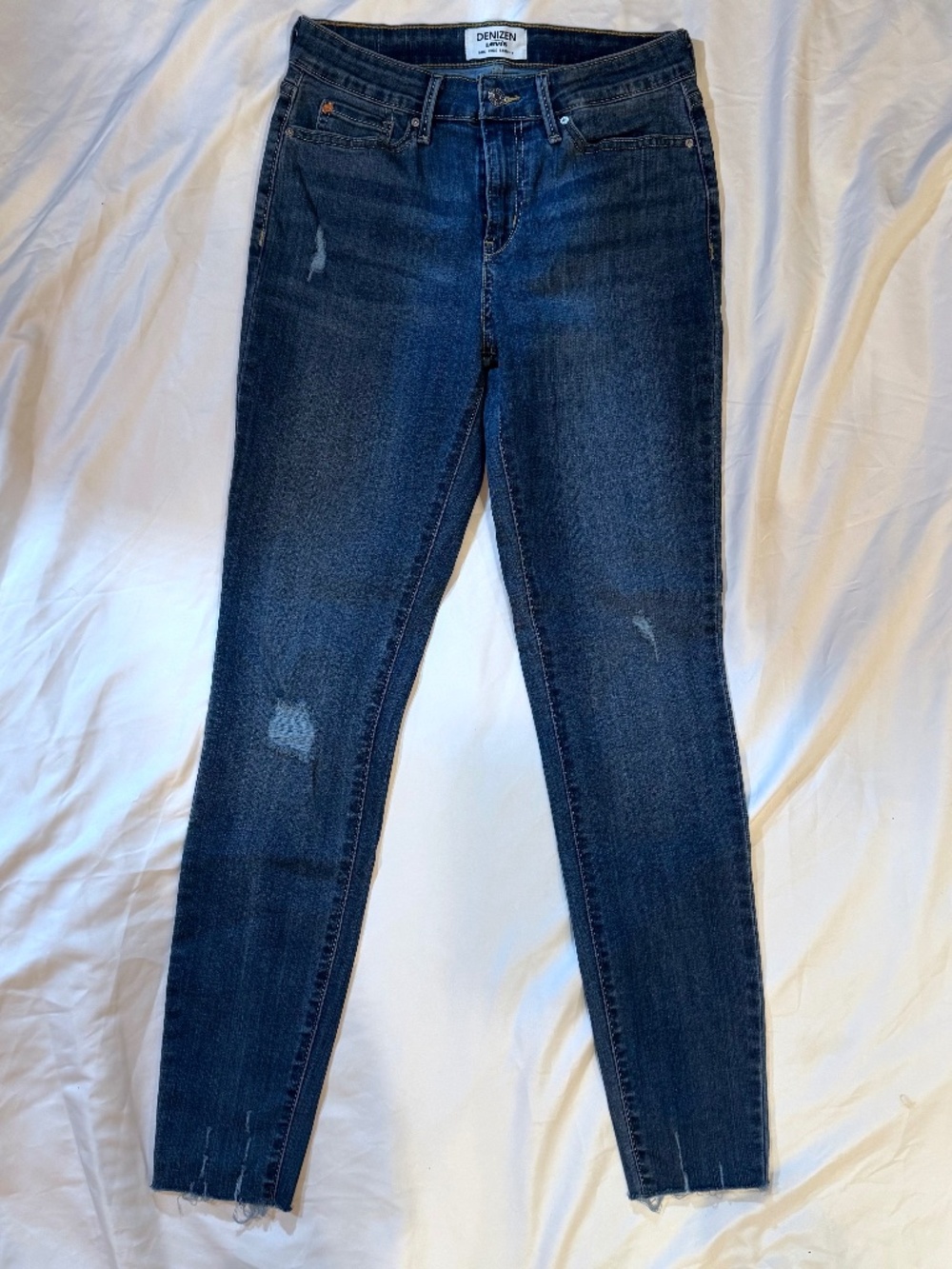 Denizen from Levi's Mid Rise Skinny Distressed Stretch 6L 28x32